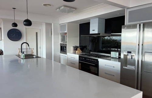 Sandy Bay Villa | Lipscombe Escape panoramic views luxury and space