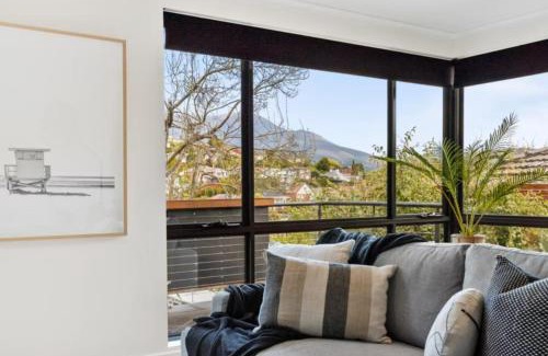 Sandy Bay Villa | Lipscombe Mt Wellington view luxury house