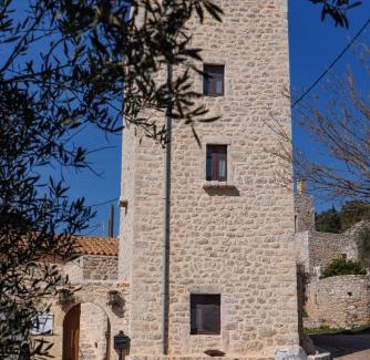 Omales Hotel | Lithos Stone Suites
