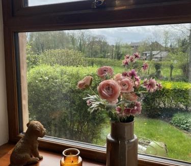 Heath Charnock Apartment | Little Cottage - A Peaceful 3BD Retreat for 5