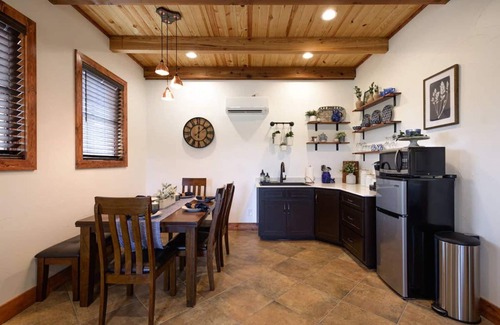 Waco House | Little Dutch Cabin 102-12 min to Magnolia-baylor