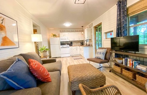 Boswell Cabin | Little Fox Cottage ~ Rustic Modern Retreat for 2 w
