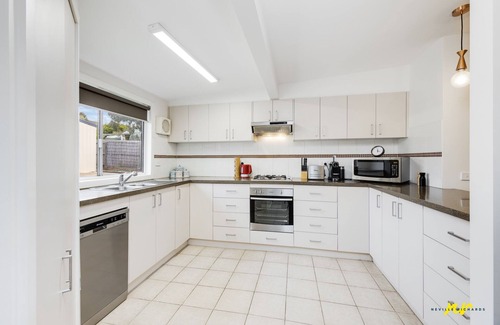 Portarlington House | Little Gem in Heart of Portarlington
