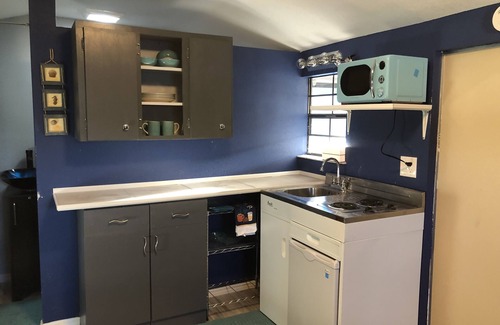 Disston Heights House | “Little Gem”. private guest space