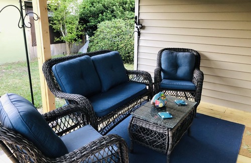 Disston Heights House | “Little Gem”. private guest space