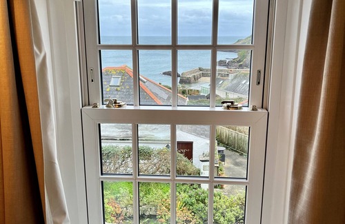 Gorran Haven House | Little Gwyn. 3 min walk to Beach! Gorgeous views out to sea.
