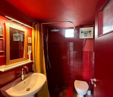 Paralia Kallonis House | Little House on the Sea