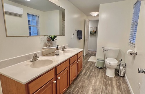 Fredericksburg Cottage | “Little Sligo” Downtown cottage.