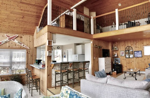 Chippewa Lake House | Little White Cottage on Chippewa Lake just steps to the waters edge.