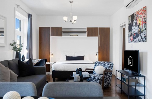 Plateau Mont Royal Apartment | LiV MTL 301 Studio Deluxe Suite + Rooftop Patio