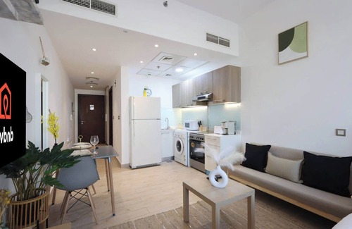 Jumeirah Village Triangle Apartment | Livbnb - Chic and Cosy Studio with Rooftop Pool, JVT