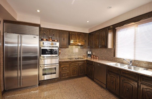 Humber Summit House | Live Like a Princess in Stunning Chalet-Style Home - YYZ