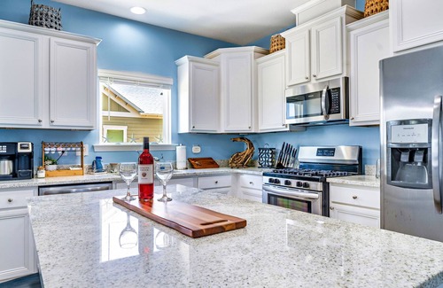 Port St. Joe House | Live Music, Drinks & Sunsets by the BEACH! Pet-Friendly Paradise! Heated Pool!