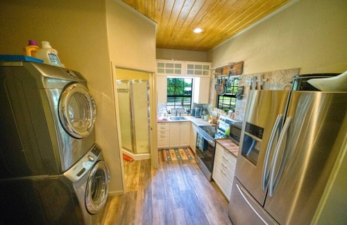 Dripping Springs Apartment | Live Oak Lodge, Rustic Barndo w Dog (or Kid) Run!