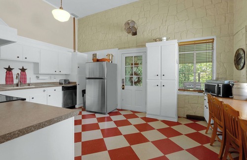 Spring Branch House | Live Oak Ranch - Swimming Pool Property with Sleeping for 20!