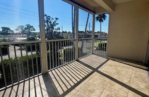 Venice Condo | Live the Island Life 0.7 mi to the beach, 2 bed 2 bath condo in Venice Florida!