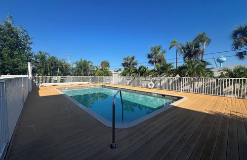 Venice Condo | Live the Island Life 0.7 mi to the beach, 2 bed 2 bath condo in Venice Florida!