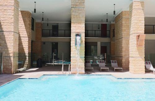 North Scottsdale Apartment | Live, Work, Indulge Your High-End Home Office Away from Home- G4004