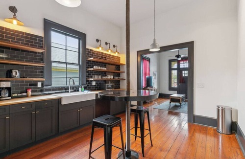 Bywater Apartment | Lively Bywater/St Claude Apt w/Balcony