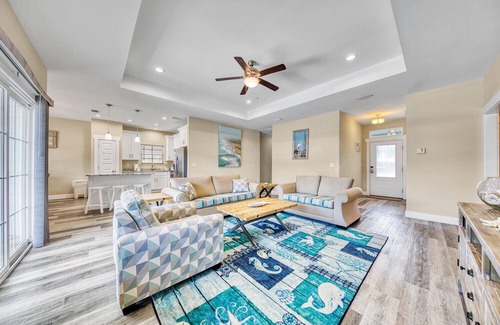 Bahama Beach House | Living The Beach Life- 4BR/2BA, Sleeps 12, Huge Private Pool.