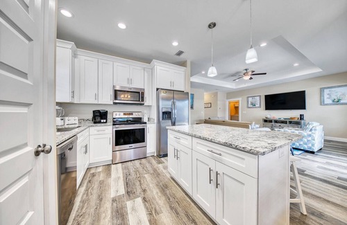 Bahama Beach House | Living The Beach Life- 4BR/2BA, Sleeps 12, Huge Private Pool.