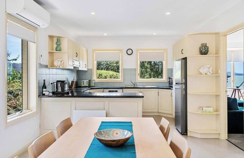 Hobart House | "Lizzy's Hideaway" – Close to City, Sleeps 6