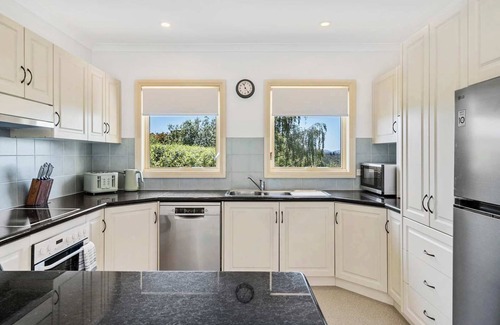 Hobart House | "Lizzy's Hideaway" – Close to City, Sleeps 6