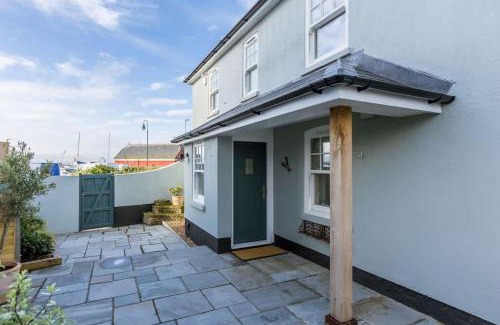 Poole House | Lobster Cottage - Stone's Throw from Vibrant Poole Quay