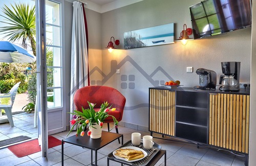 Guilvinec House | LocaLise - Maison G4 au Guilvinec - Garden and pool view - Walking distance to all amenities