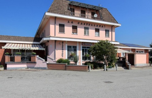 Castello d'Agogna Hotel | Locanda La Castellana