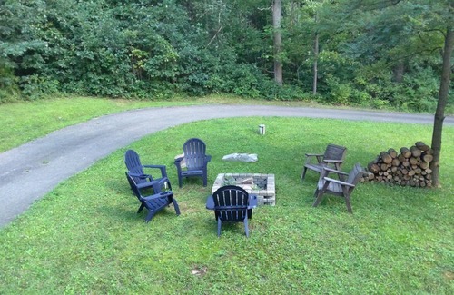 Farmington House | Located close to all the local attractions in a peaceful mountain setting!