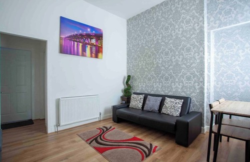 Falkirk Apartment | Located in the Heart of the Falkirk. Family room ideal place for holiday.nn