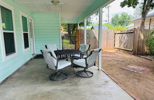 Rio Vista House | Located in the heart of San Marcos, just blocks away from the San Marcos River.