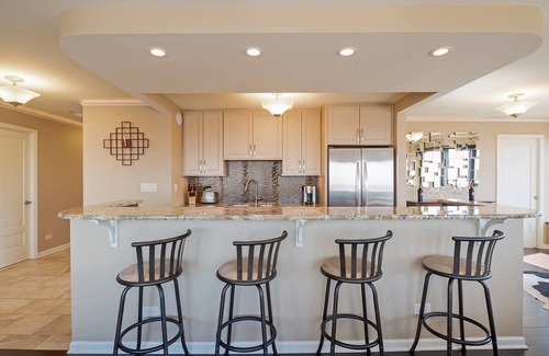 Near North Side Condo | LOCATION! 2b/2b Condo, 51st Floor AMAZING Views, Pool and other Amenities!