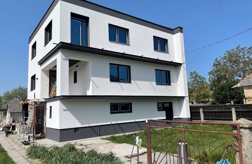 Velke Kosihy House | Location Centric Relaxing Sleep space between Budapest, Komarno & Gyor.