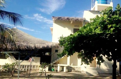 Mahajanga House | Location de vacances vue sur mer à petite plage