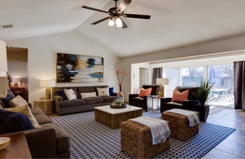 Grapevine House | LOCATION! Large Open, Pool/Hot Tub, by Gaylord/Slps 16/Main ST