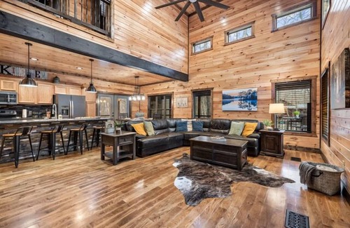 Broken Bow Cabin | LOCATION! Rustic/Modern Retreat~Huge Trees~Covered Deck~Hot Tub~Fire Pit~Arcade