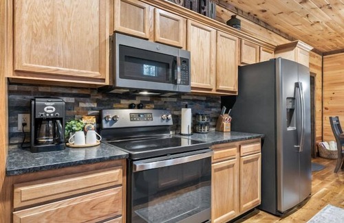 Broken Bow Cabin | LOCATION! Rustic/Modern Retreat~Huge Trees~Covered Deck~Hot Tub~Fire Pit~Arcade