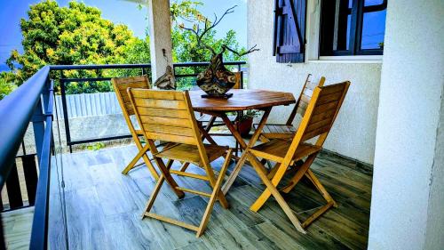 Saint-Pierre House | Location saisonnière by Lzi