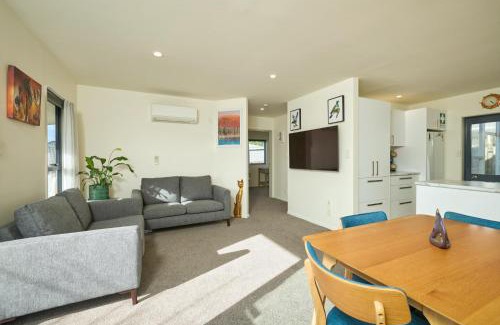 Kaikoura House | Location with Ocean and Mountain Views