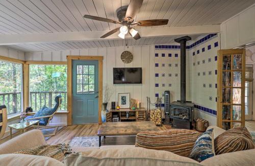 Middletown House | Loch Lomond Cabin with Hot Tub, Near Wineries!