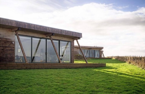 John O'Groats Cottage | Lodge 11 - 3 Bed Sea-View - a john o'groat that sleeps 6 guests in 3 bedrooms