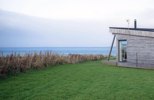 John O'Groats Cottage | Lodge 11 - 3 Bed Sea-View - a john o'groat that sleeps 6 guests in 3 bedrooms