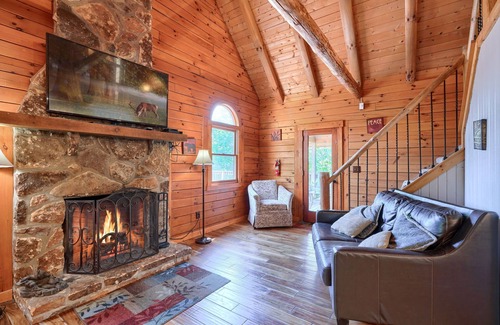 Rockbridge Cabin | Lodge and carriage house with 7 combined bedrooms, ponds and private pool! Across from State Forest!
