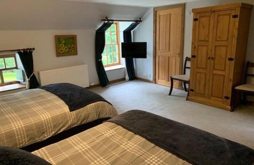 Bridgend of Lintrathen Bed & Breakfast | Lodge at Lochside