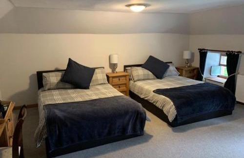 Bridgend of Lintrathen Bed & Breakfast | Lodge at Lochside