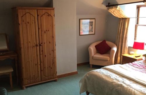 Bridgend of Lintrathen Bed & Breakfast | Lodge at Lochside