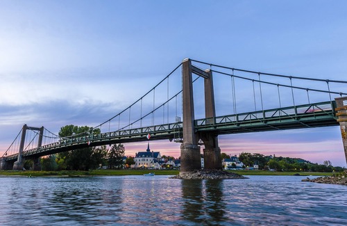 Bouchemaine Apartment | Lodge-Ensuite with Shower-Garden view