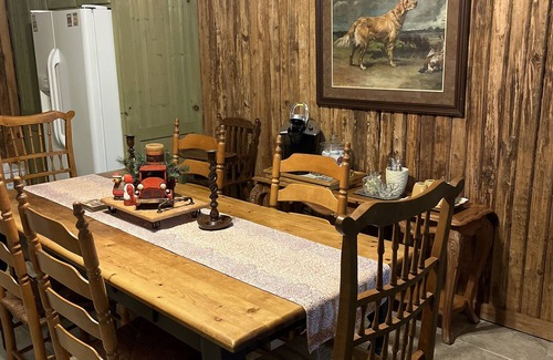 Montgomery House | Lodge like Guest House walking distance to downtown Historic Montgomery, Texas